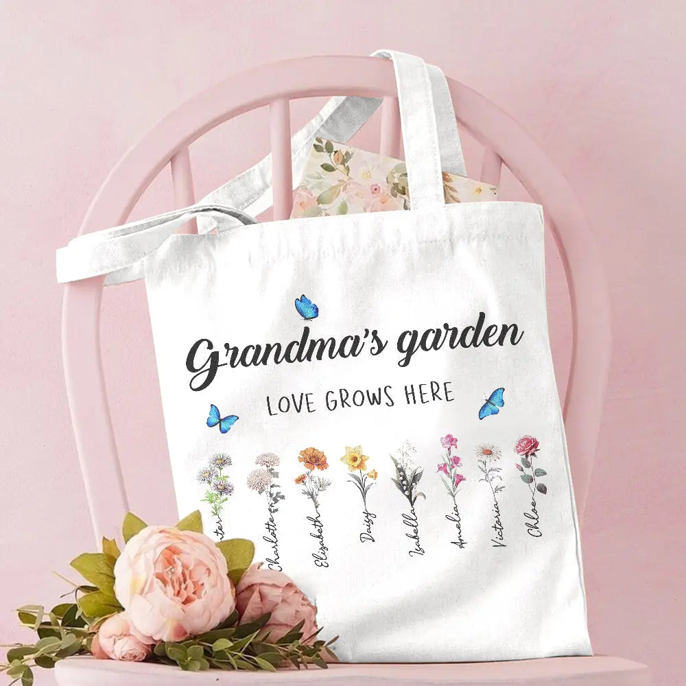 Personalized tote bag with birth flowers and kids' names, ideal gift for grandma or mom.